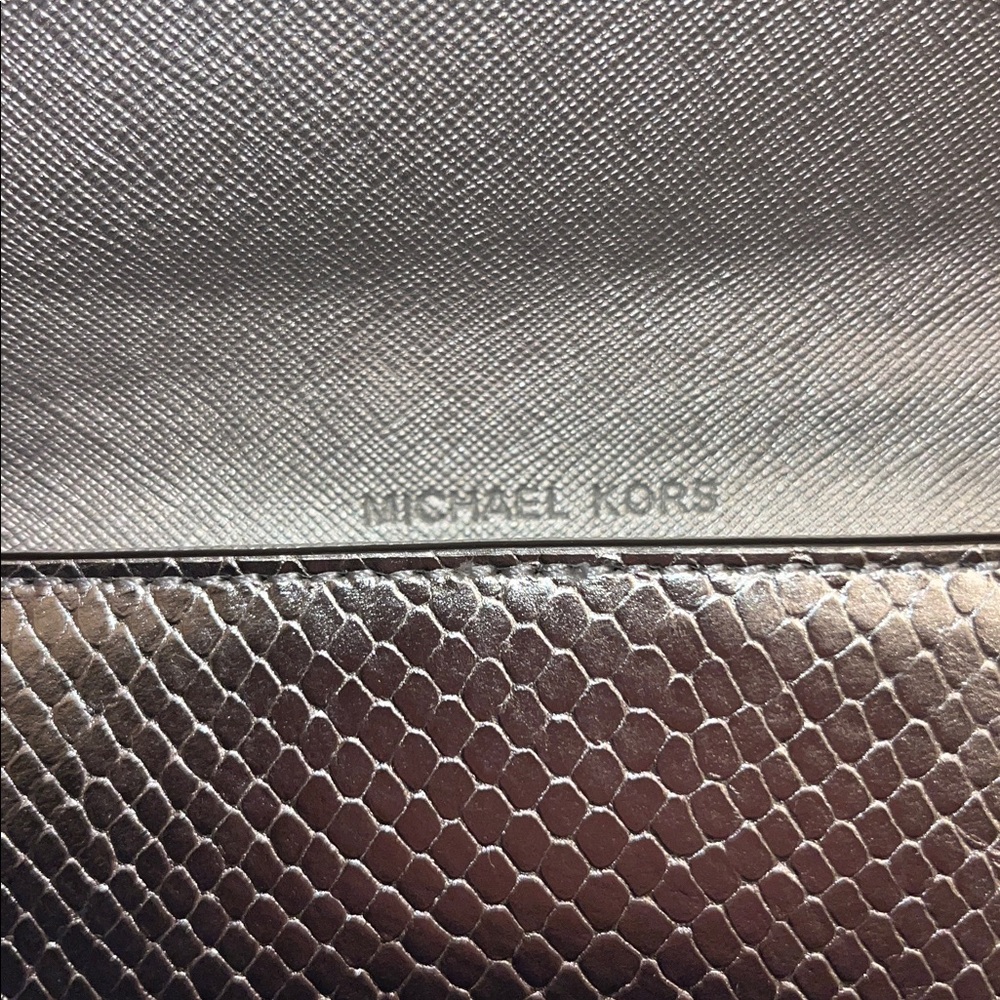 Michael Kors Metallic Silver Wallet - Picture 2 of 7